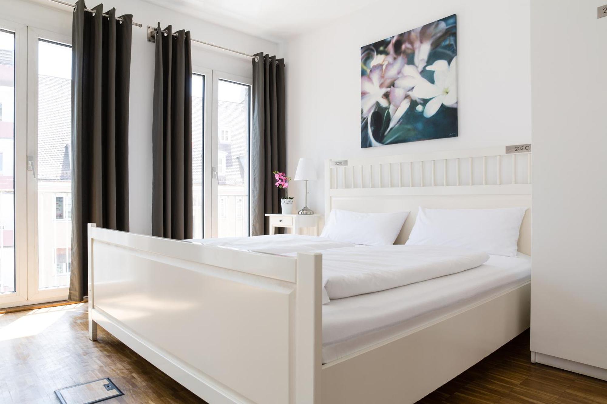 Nonstop Hotel Augsburg - Ubernacht - Hostelhotelhome מראה חיצוני תמונה