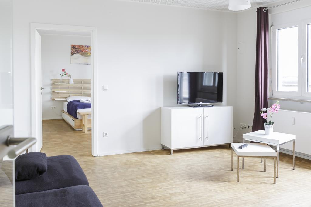 Nonstop Hotel Augsburg - Ubernacht - Hostelhotelhome מראה חיצוני תמונה