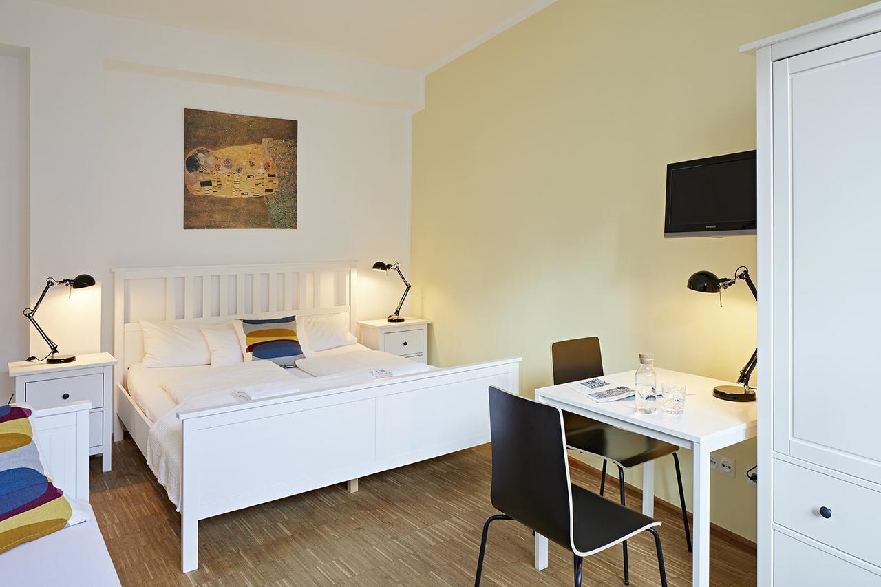 Nonstop Hotel Augsburg - Ubernacht - Hostelhotelhome מראה חיצוני תמונה